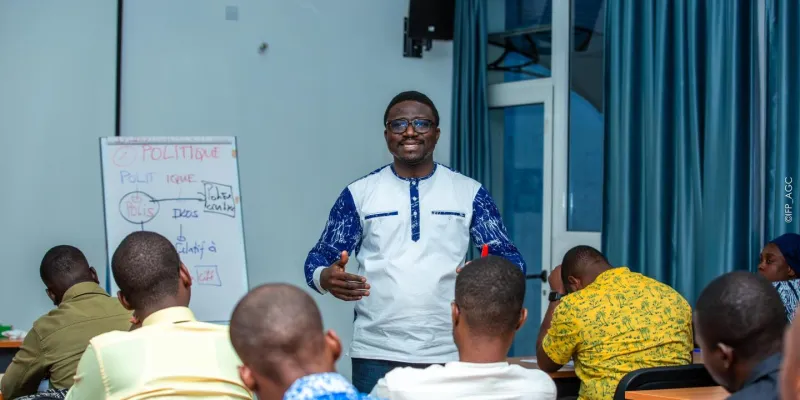 deuxieme-session-de-cours-pour-la-4e-promotion-les-jeunes-leaders-plongent-au-coeur-de-la-science-p