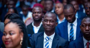 premier-tour-des-elections-a-agc-land-pays-fictif-graduation-rentree-solennelle