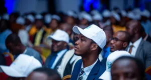 premier-tour-des-elections-a-agc-land-pays-fictif-graduation-rentree-solennelle