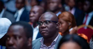 premier-tour-des-elections-a-agc-land-pays-fictif-graduation-rentree-solennelle