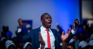 premier-tour-des-elections-a-agc-land-pays-fictif-graduation-rentree-solennelle