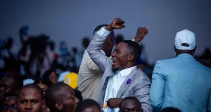 premier-tour-des-elections-a-agc-land-pays-fictif-graduation-rentree-solennelle