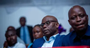 premier-tour-des-elections-a-agc-land-pays-fictif-graduation-rentree-solennelle